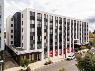 Situated in the heart of Portland’s Boise/Eliot neighborhood, Canyons
is an 87 unit (70 residential & 17 commercial) mixed-use building offering unparalleled walkability to an array of lifestyle amenities on three prime retail/lifestyle corridors.